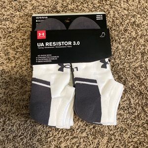 Under armor socks mens large 6 pair. No show ankle socks.